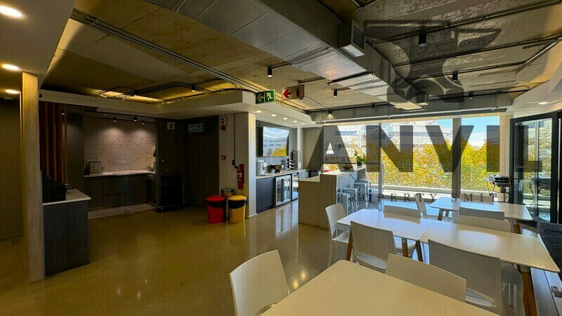 7th Floor Office (390m2) with terrace (18m2)