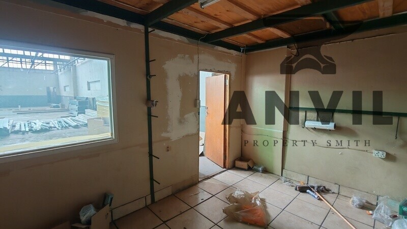 Flow Systems Manufactures (Pty) Ltd - 700m² Warehouse to let property image 17