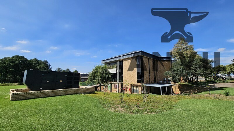 Free-standing warehouse with offices to let, Midrand