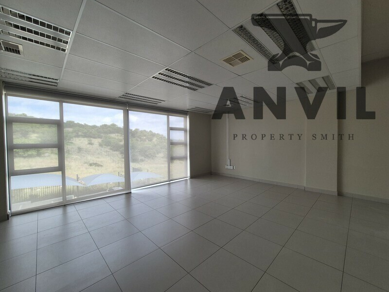 Aspen Business Park - 164m² First Floor Office to Let in Aspen Business Park, with Modern Glass Finishes property image 10