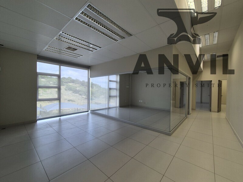 Aspen Business Park - 164m² First Floor Office to Let in Aspen Business Park, with Modern Glass Finishes property image 11