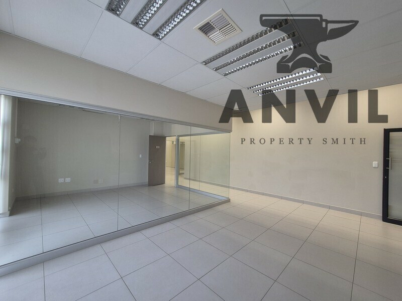 Aspen Business Park - 164m² First Floor Office to Let in Aspen Business Park, with Modern Glass Finishes property image 12