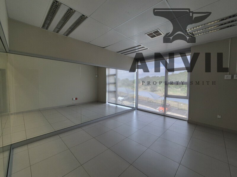 Aspen Business Park - 164m² First Floor Office to Let in Aspen Business Park, with Modern Glass Finishes property image 13