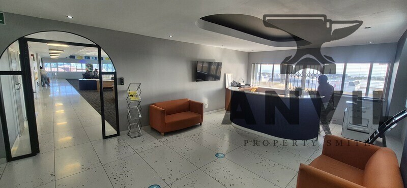 4th floor 700sqm office space to let in Greenacres 