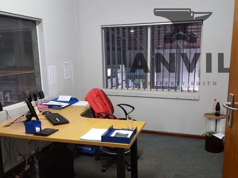 8 Bolt Avenue, Montague Gardens  - Large factory available in Bolt Avenue, Montague Gardens property image 13