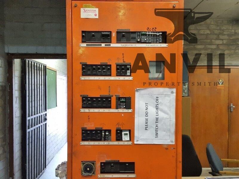 8 Bolt Avenue, Montague Gardens  - Large factory available in Bolt Avenue, Montague Gardens property image 18