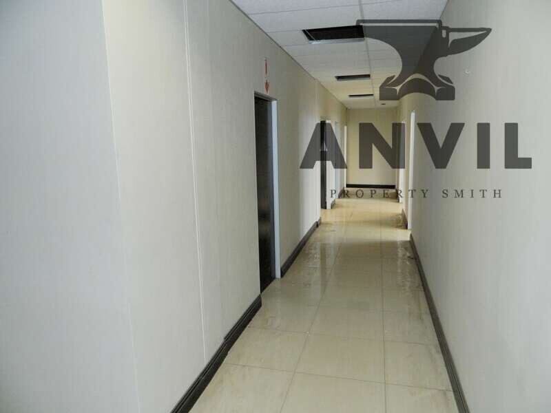 Klinkenburg Office Building - Complete Building property image 4