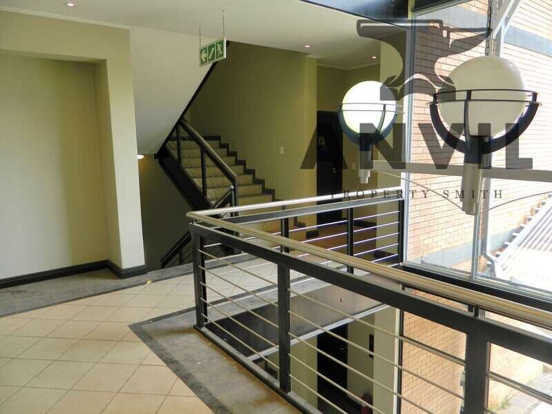 Klinkenburg Office Building - Complete Building property image 5