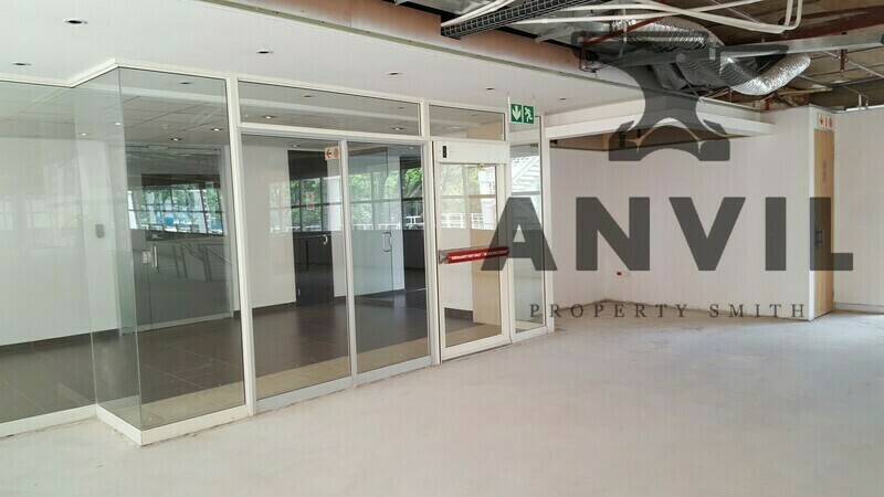 Cradock Heights, Rosebank  - First Floor Unit Overlooking Rosebank Mall property image 11