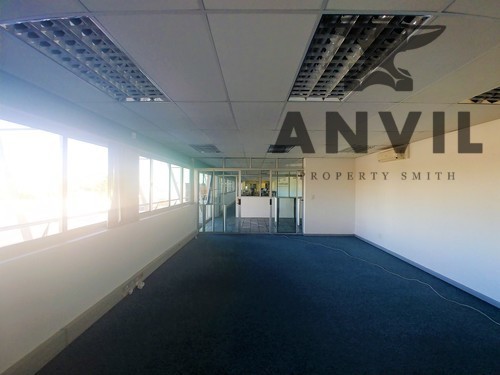 22 Bolt Avenue, Montague Gardens - Large Industrial Warehouse TO LET in Montague Gardens property image 19