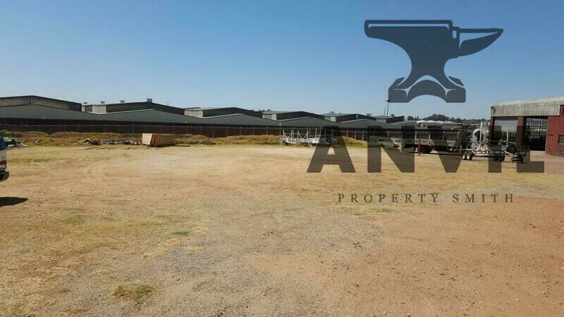 13 Axle Drive - Yard property image 1