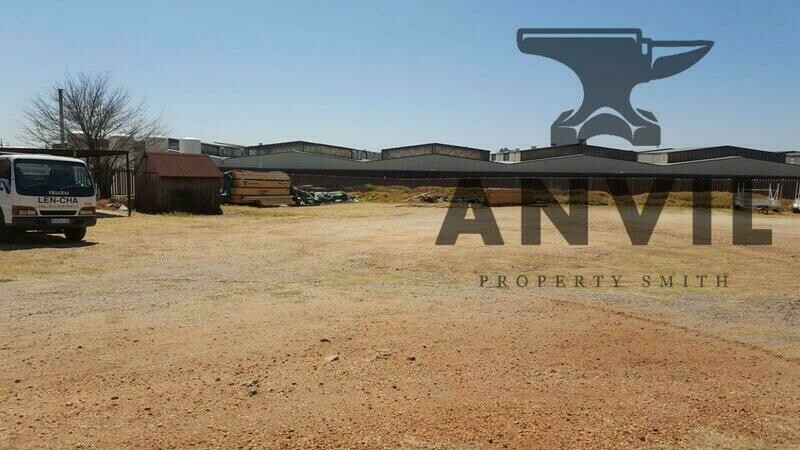 13 Axle Drive - Yard property image 2