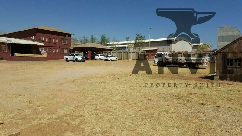 13 Axle Drive - Yard property image 4