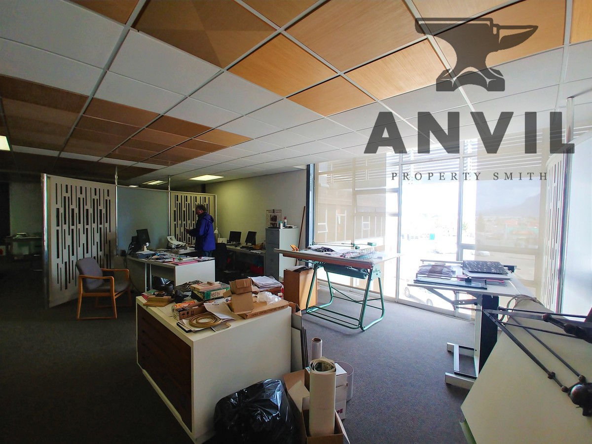 210m2 Office TO LET in Montague Gardens