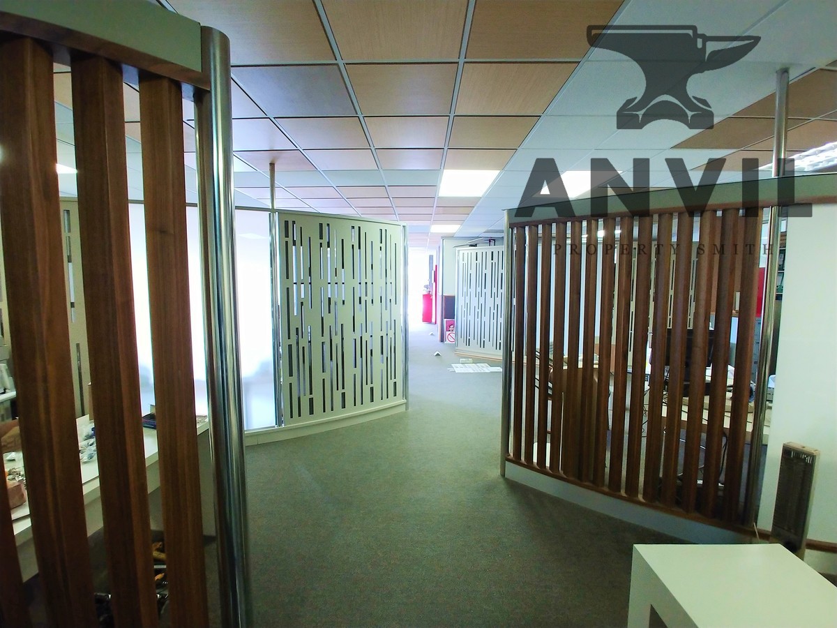 210m2 Office TO LET in Montague Gardens