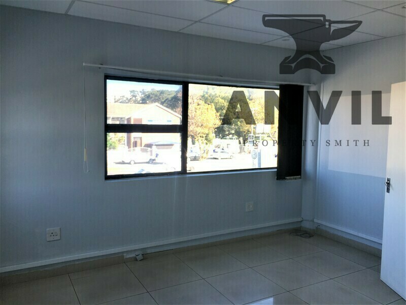139 Josiah Gumede Road, Pinetown, Durban - Neat offices to let in Pinetown 139 Josiah Gumede Road. property image 4