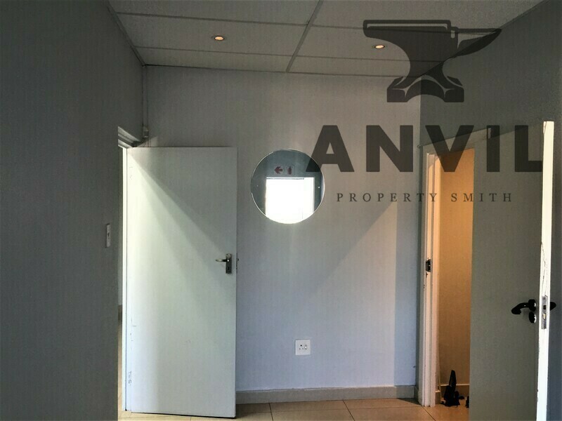 139 Josiah Gumede Road, Pinetown, Durban - Neat offices to let in Pinetown 139 Josiah Gumede Road. property image 6