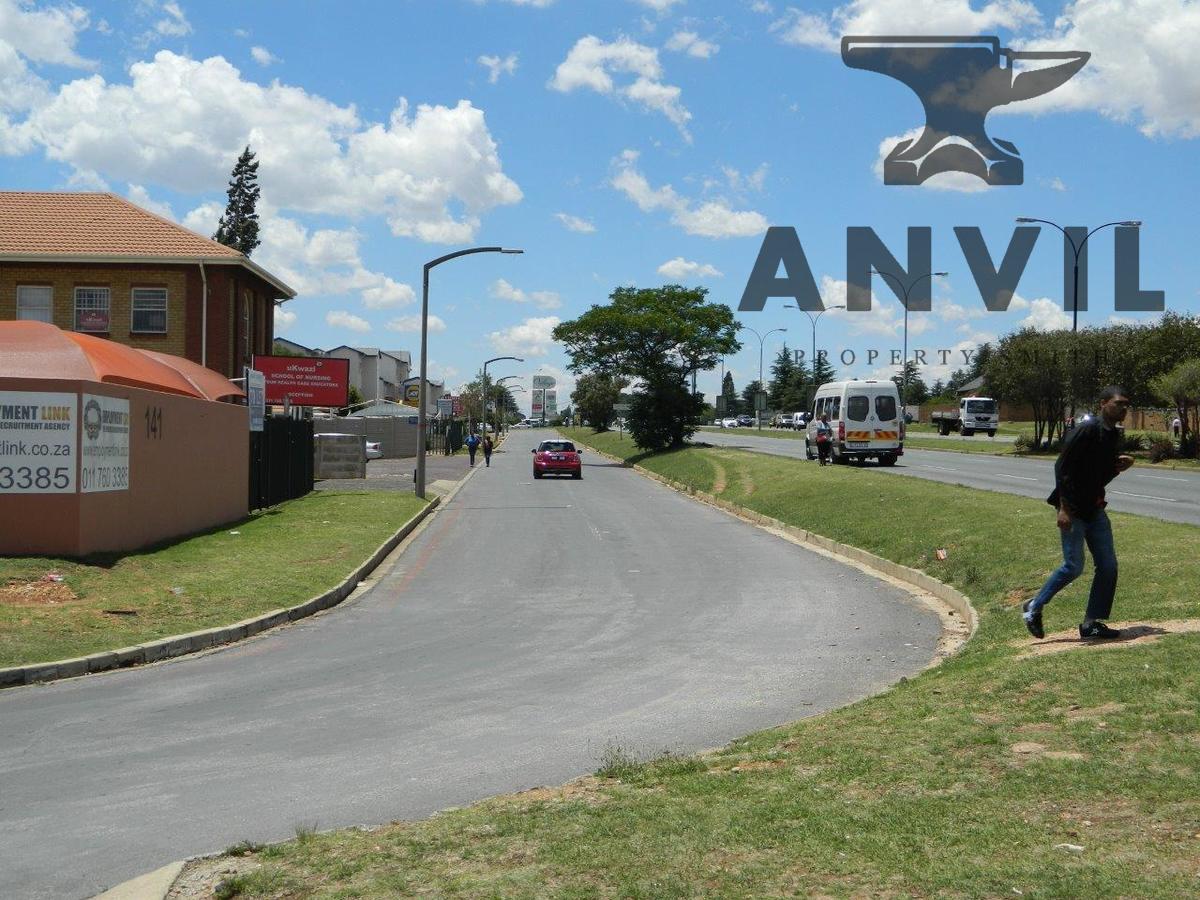 141 Ontdekkers Road, Roodepoort Ground floor