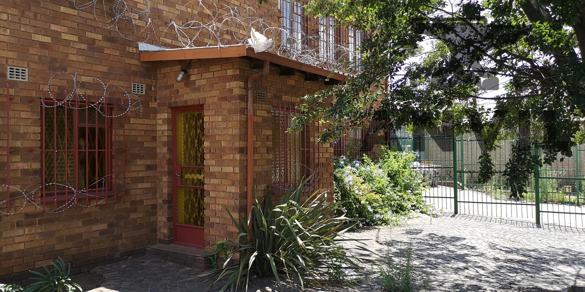 Corner Robbertson street and Knights Road, Knights, Germiston Knights