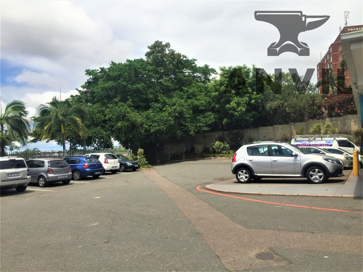 270 sqm Shop for rent in Malvern