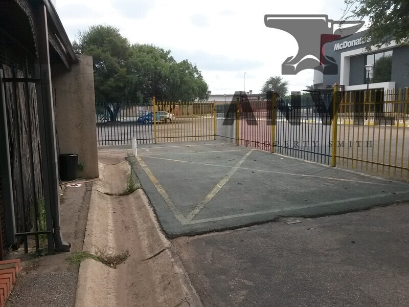 Carvenience Centre, Wonderboom, Pretoria - Boston BBQ property image 4