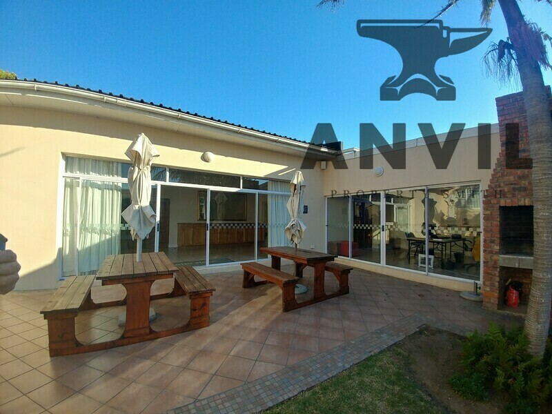 15 Mangold Street, Newton Park, Port Elizabeth - Building 2 property image 10