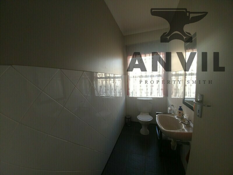 15 Mangold Street, Newton Park, Port Elizabeth - Building 2 property image 4