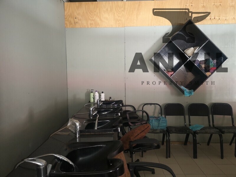 Pine Parkade - Shop 02 property image 7