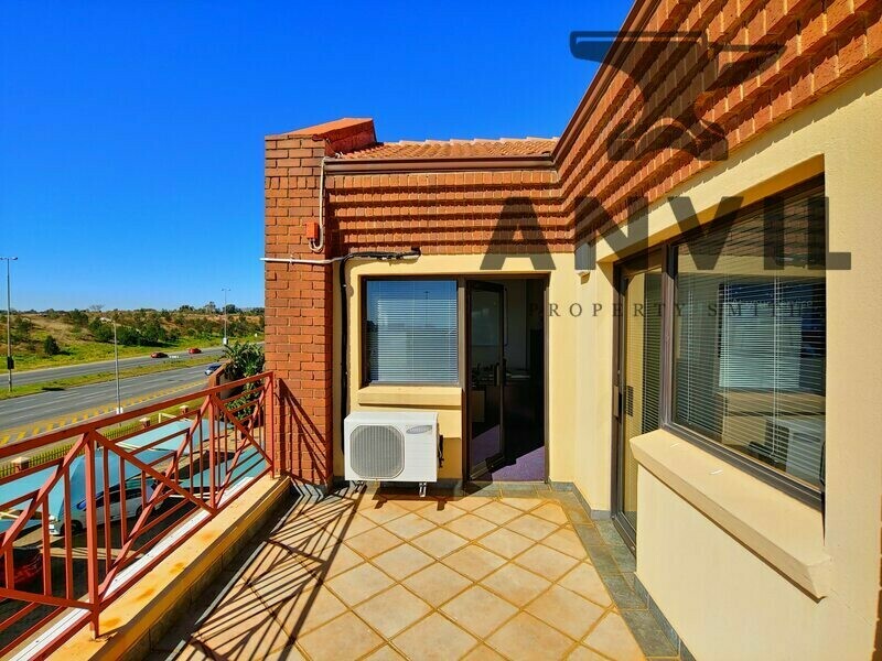 Panorama Office Park, Roodepoort - Building 10-1000m² property image 22