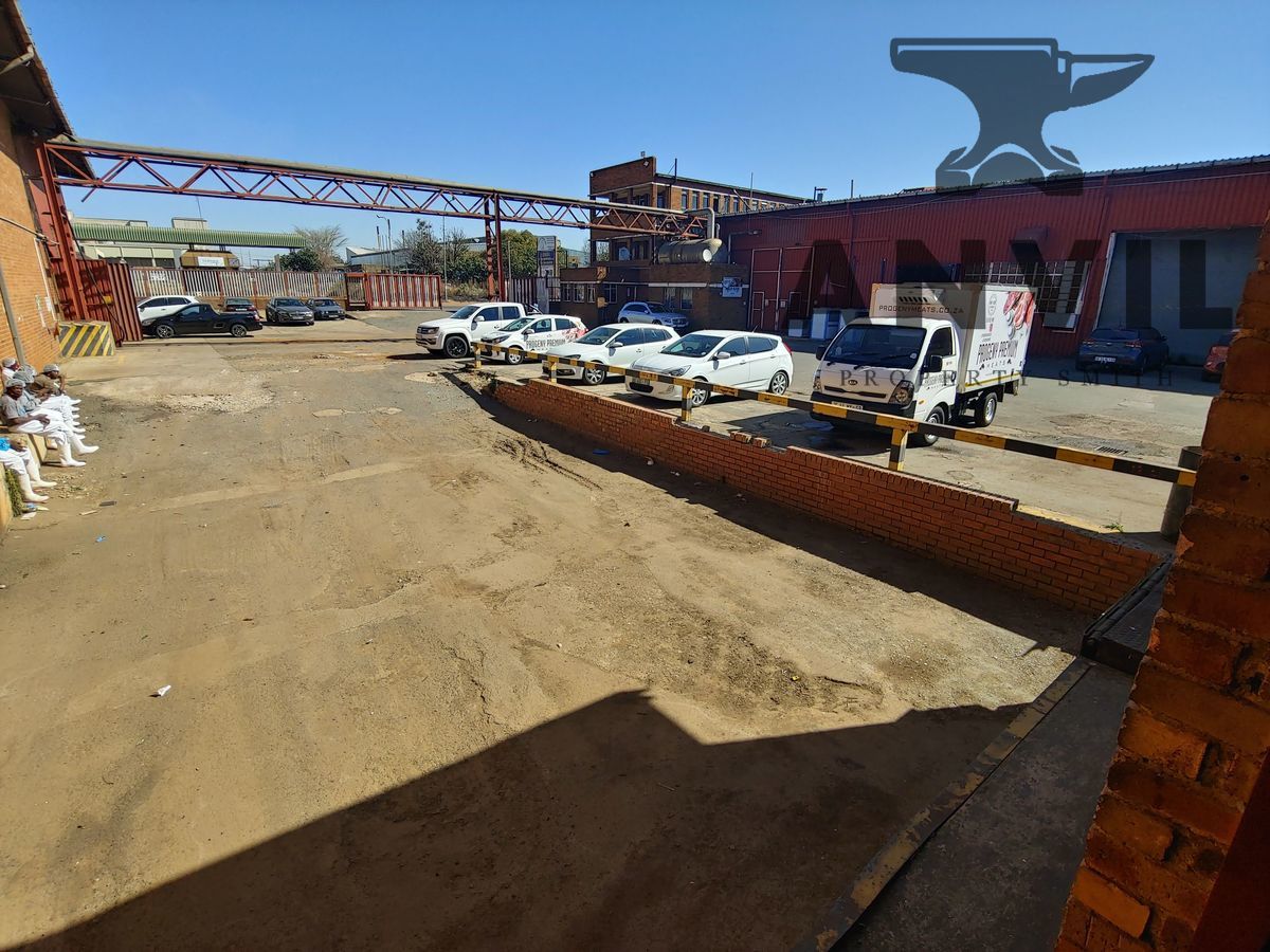 Warehouse to let Clayville Cold Storage, Olifantsfontein Clayville
