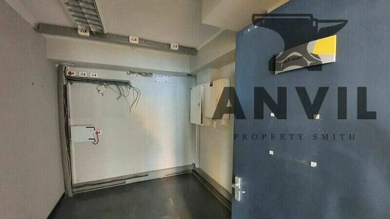 Heron Place - Mezzanine Level & 1st Floor property image 12