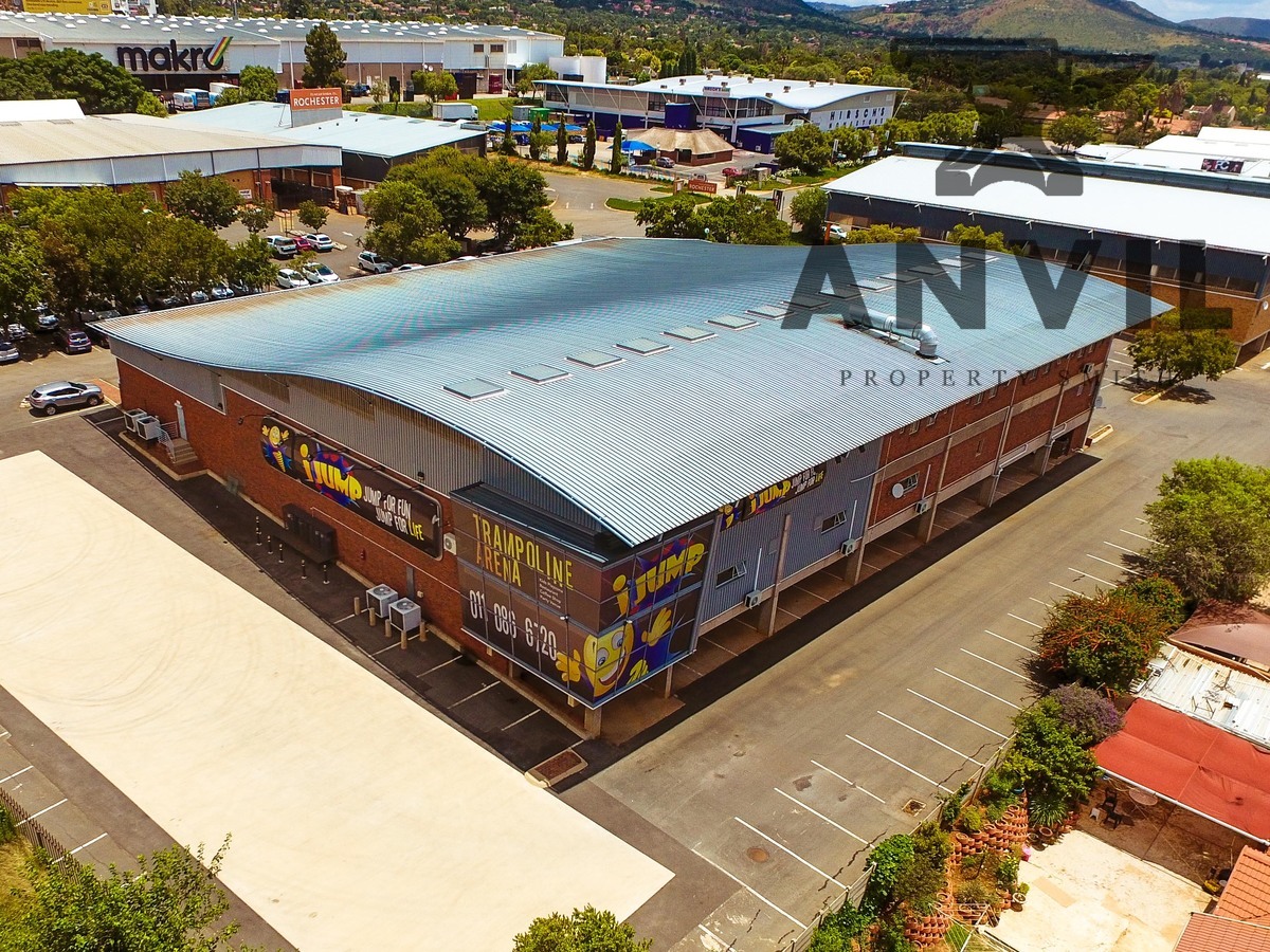 Immaculate Retail Shop To Rent in Strubensvalley with excellent exposure!