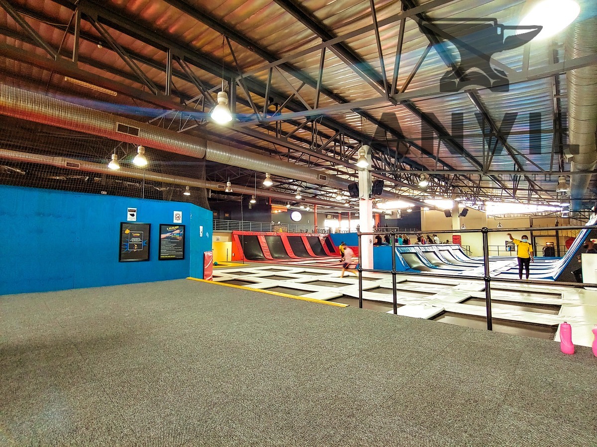 Immaculate Retail Shop To Rent in Strubensvalley with excellent exposure!