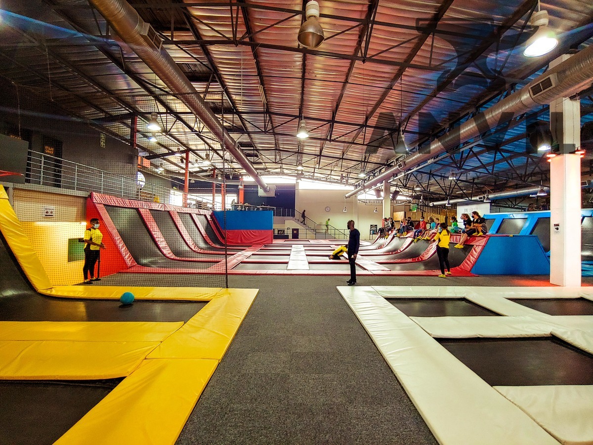 Immaculate Retail Shop To Rent in Strubensvalley with excellent exposure!